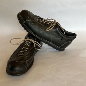Camper Pelotas in excellent used condition. Black with brown laces.